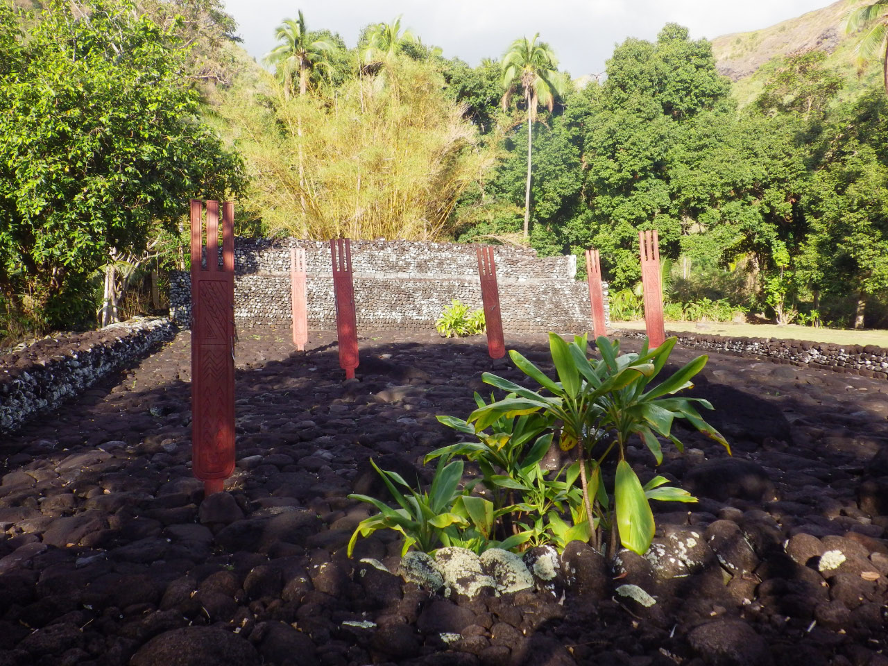 reproduction de Unu sur le site de Arahurahu à Tahiti
